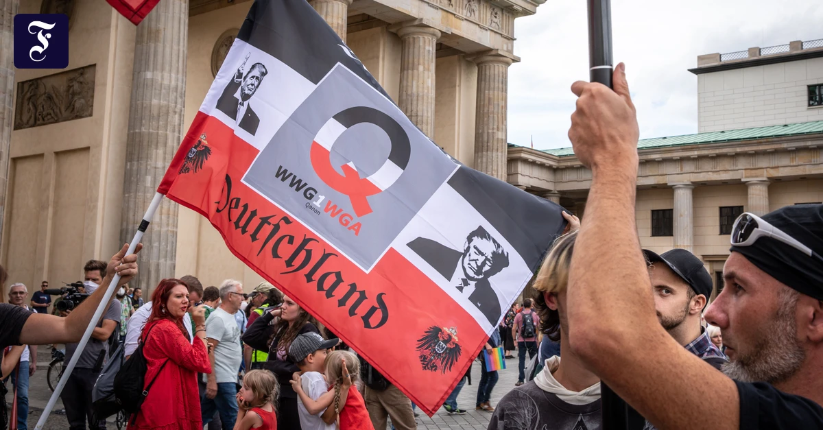 Nach Epstein-Files: Ist QAnon tot &ndash; oder gef&auml;hrlicher denn je?