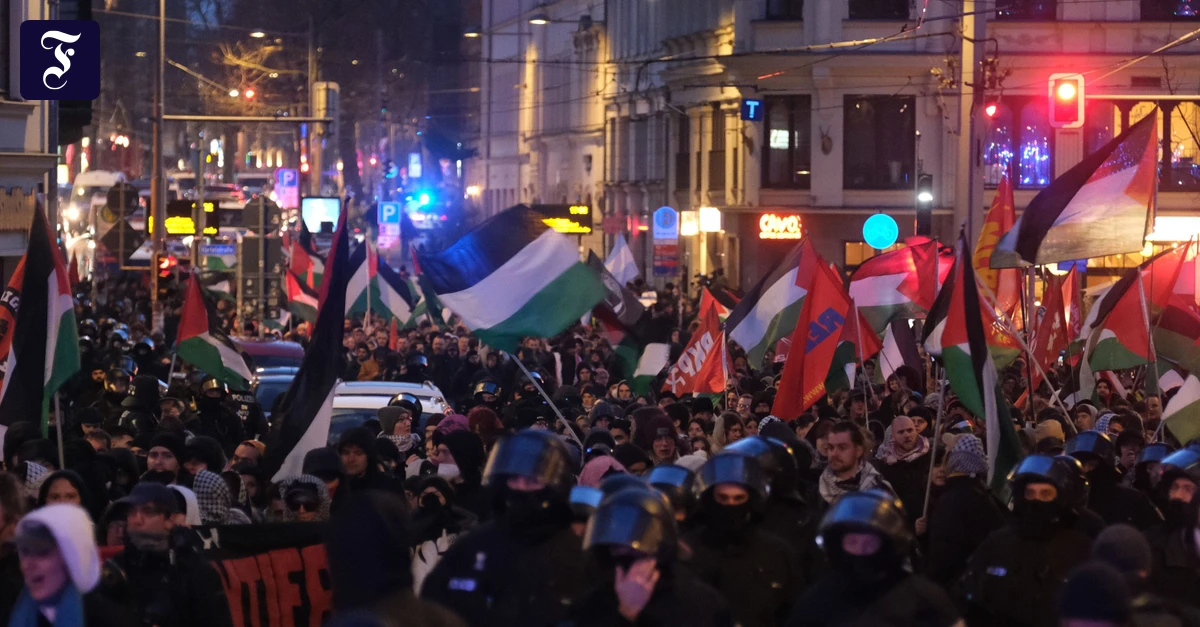 Deutschland-Blog-Tausende-Linke-demonstrieren-gegeneinander-in-Leipzig