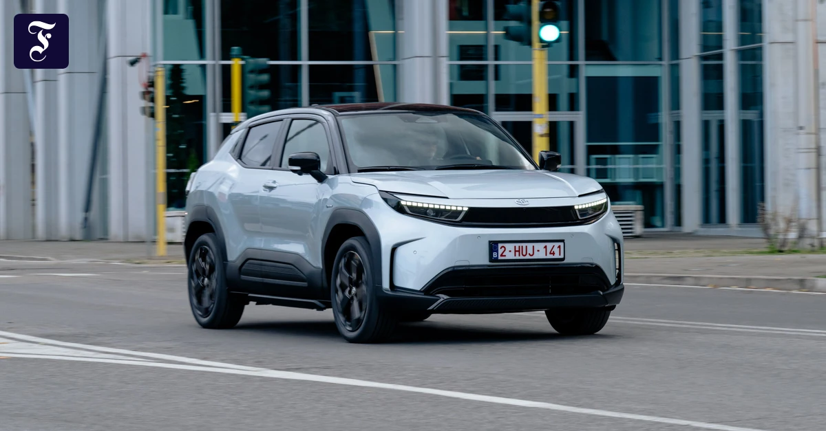 Toyota-Urban-Cruiser-Inder-in-der-Innenstadt