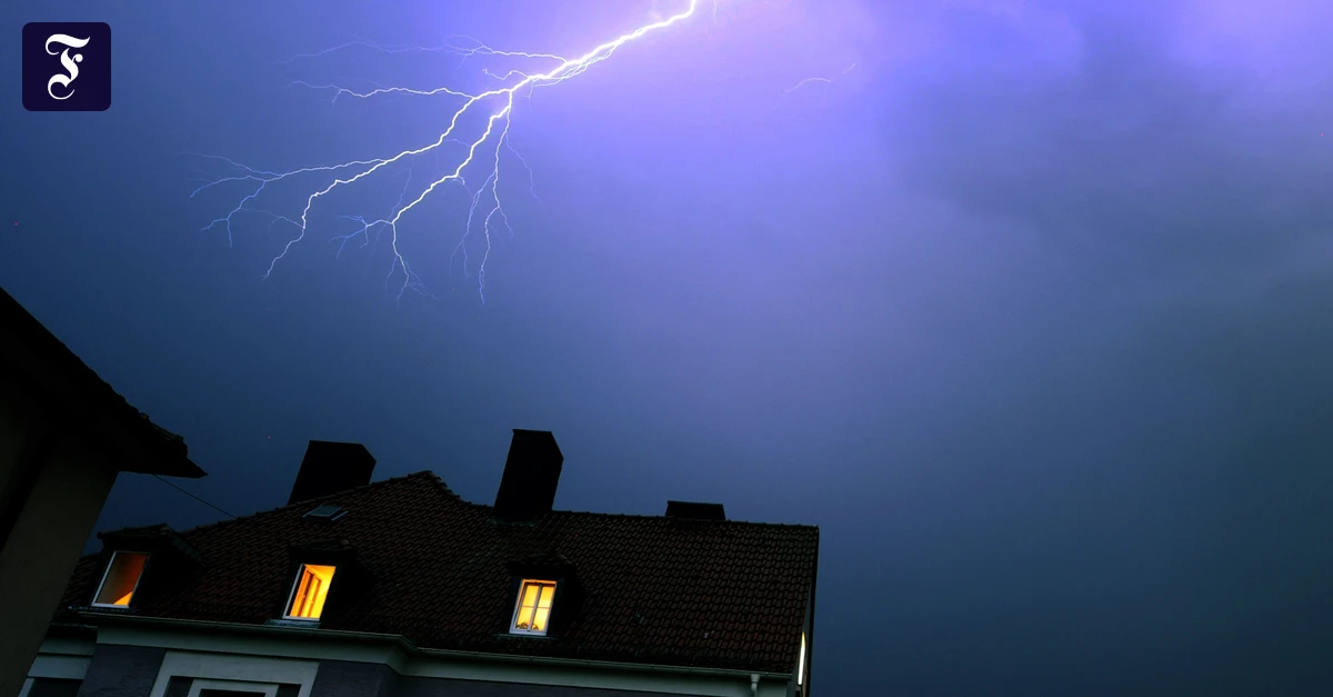 Hitze-Liveblog: Blitz schlägt ein – Frau erleidet Stromschlag