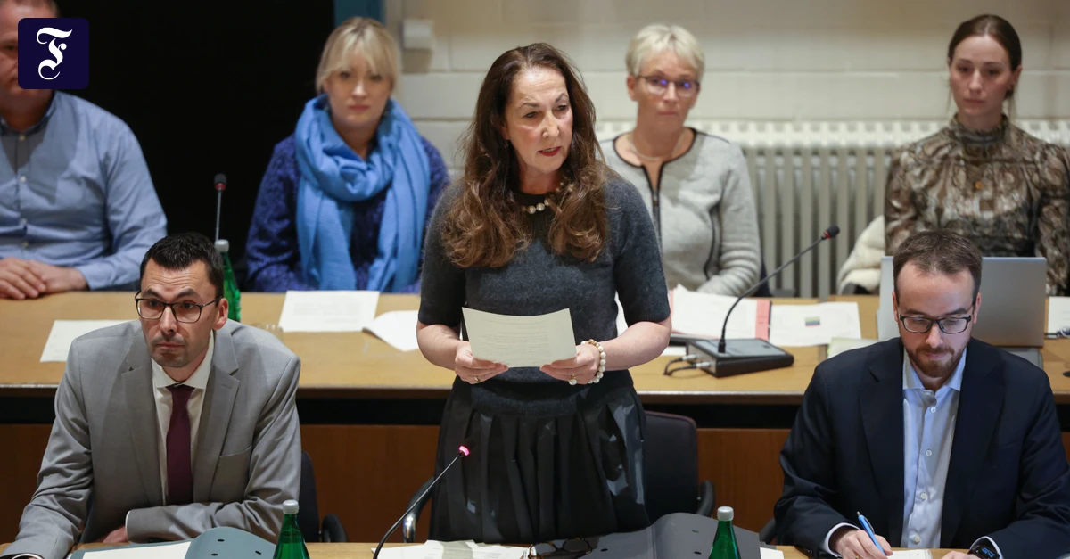 Messerangriff auf Iris Stalzer: Tochter der Herdecker Bürgermeisterin ...