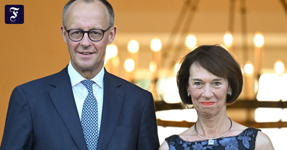 Musste-ins-Krankenhaus-Charlotte-Merz-st-rzt-bei-Radtour-mit-Kanzler