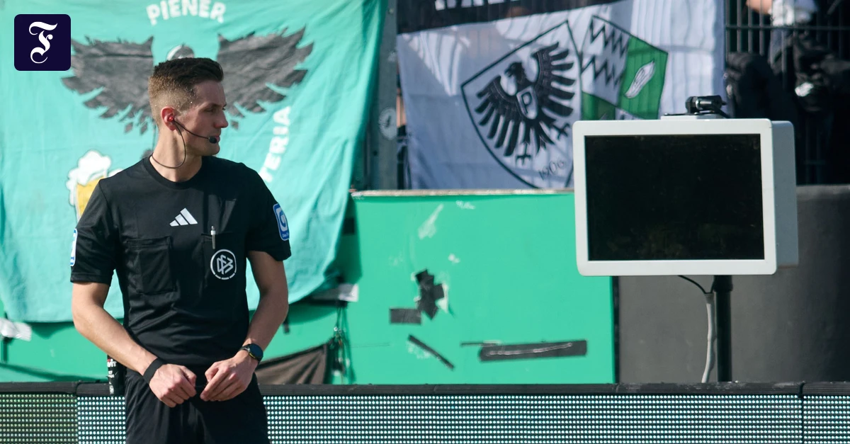 VAR incident in the 2nd Bundesliga: Video evidence sabotage by masked ...