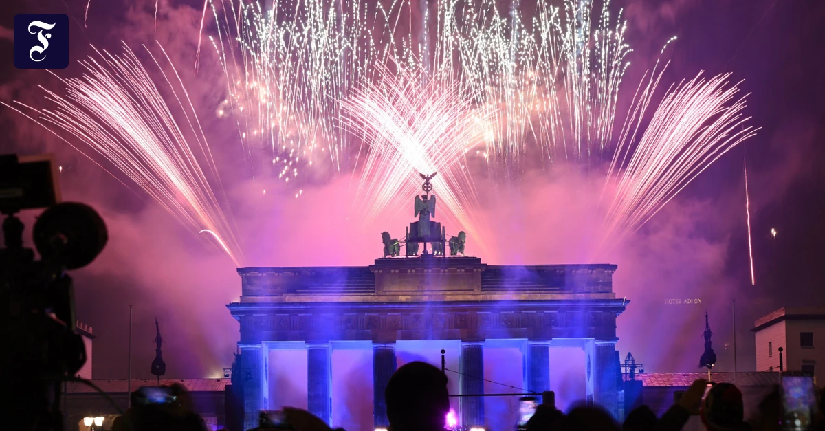 Silvester-in-Deutschland-Gro-e-Feier-in-Berlin-und-wieder-Angriffe-auf-Polizei-und-Sanit-ter