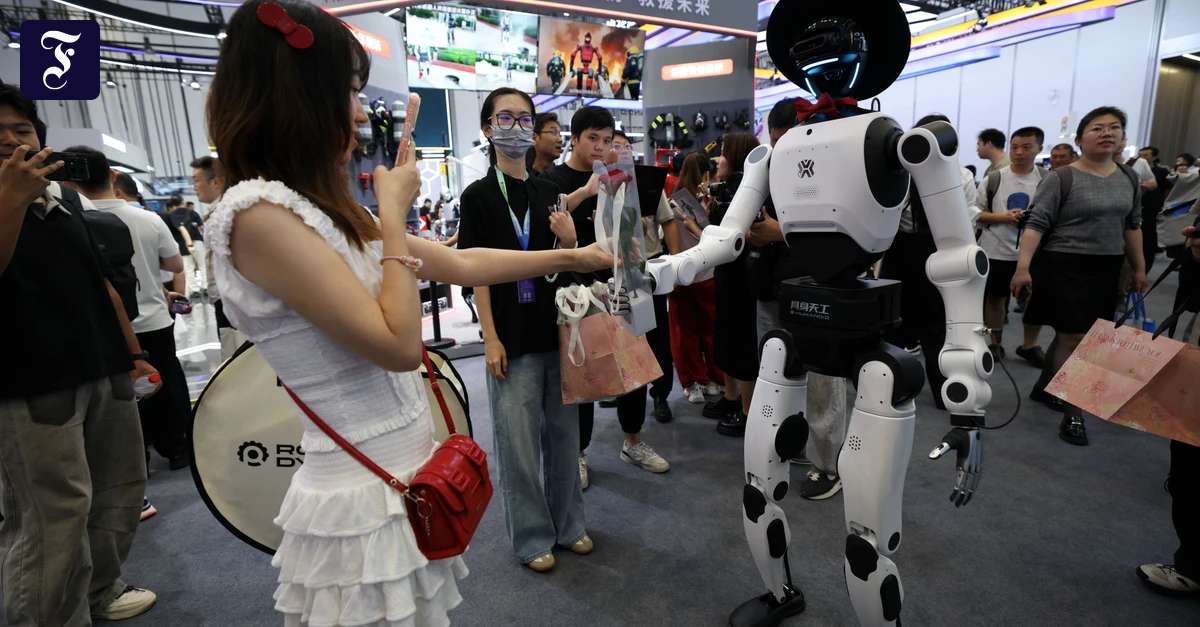 PEKING, CHINA: Chinas Roboterbranche wirbt um Investoren und Kunden
