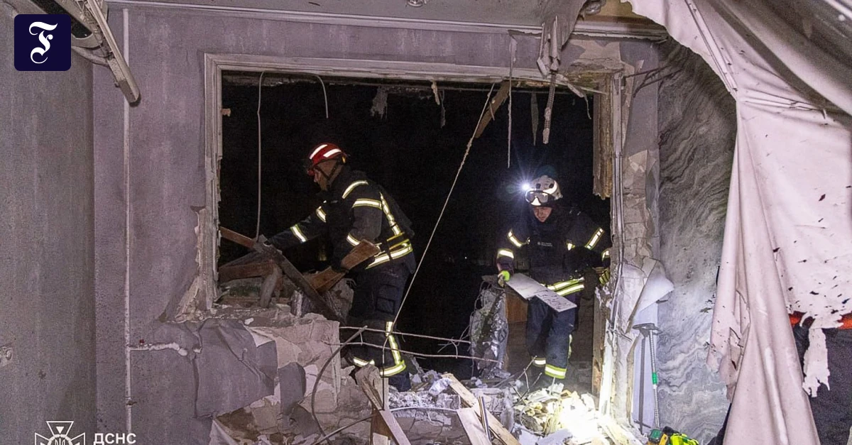 Liveblog Ukrainekrieg: Ukraine meldet russische Drohnenangriffe auf Charkiw über mehrere Stunden