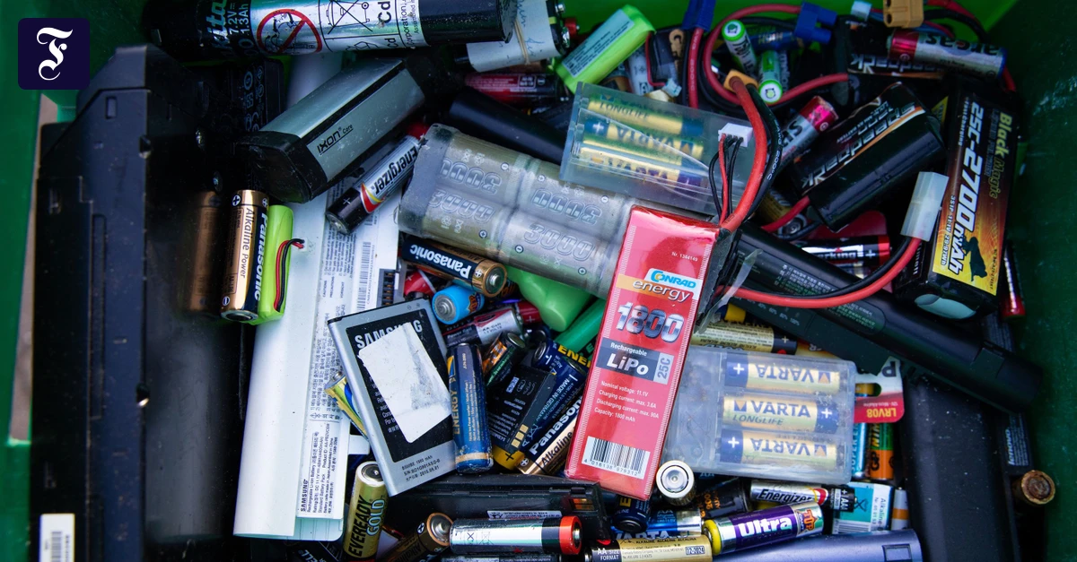 Elektrom-ll-Akkus-l-sen-immer-h-ufiger-Br-nde-auf-Recyclingh-fen-aus
