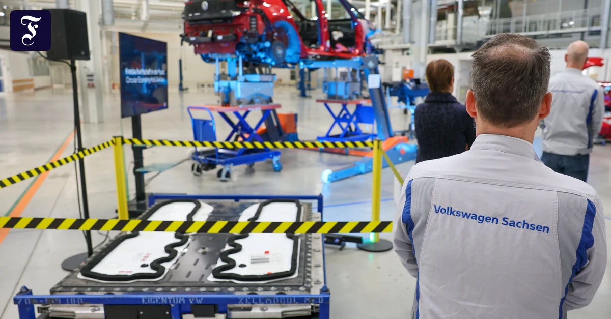 Arbeitsplatzsicherung-VW-will-bis-zu-15-000-Autos-im-Jahr-zerlegen