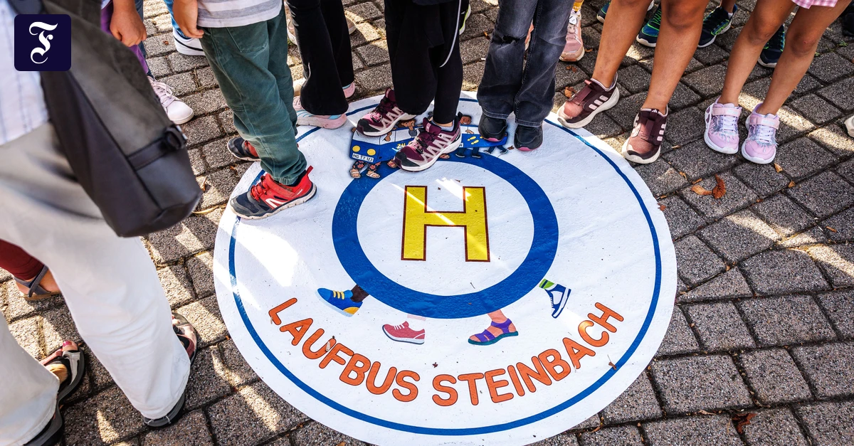 Gegen Elterntaxis: Laufbus ermuntert Grundschüler zum selbständigen Schulweg