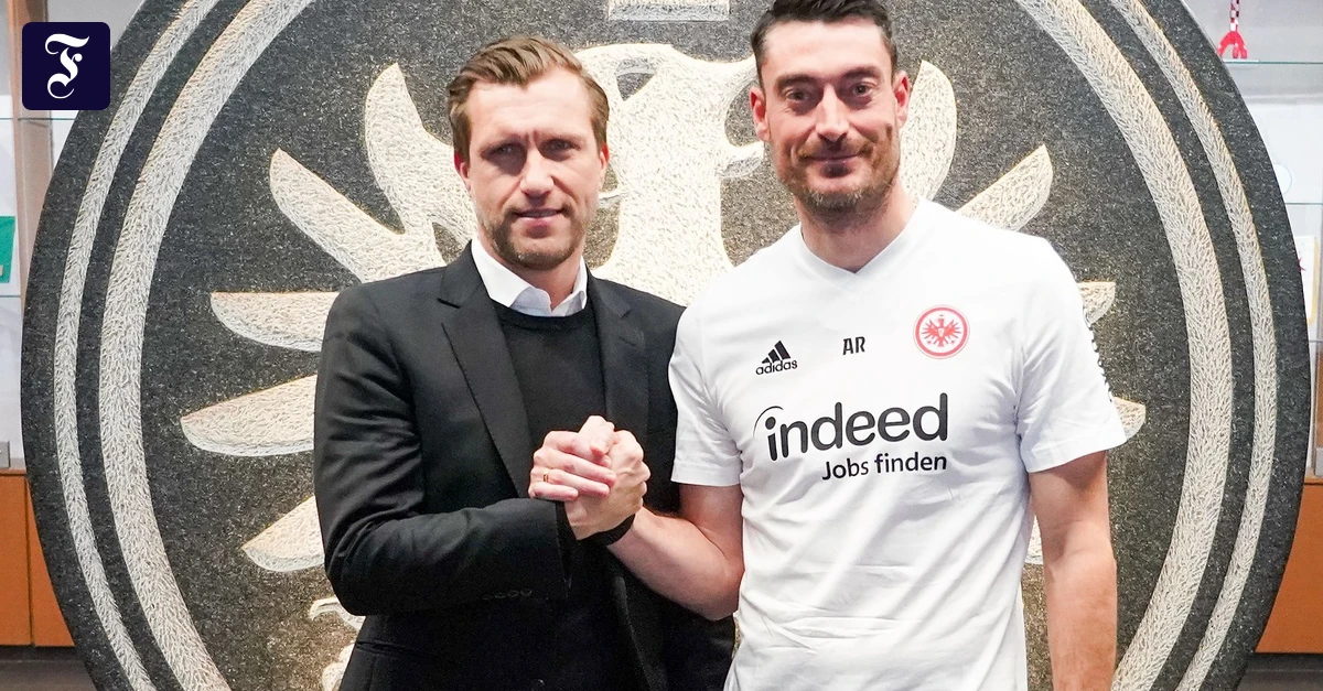 Eintracht-Trainer-Riera-Wenn-ich-einem-Spieler-sage-er-soll-vom-Balkon-springen-dann-springt-er-