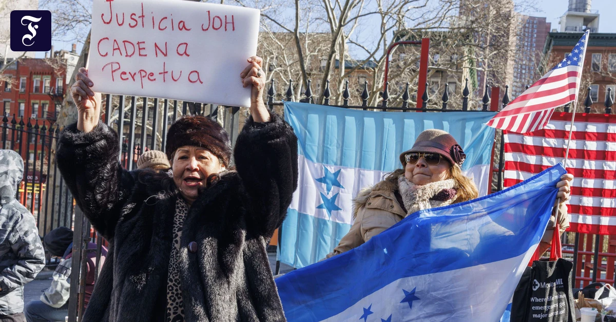 Ex Pr sident Honduras Begnadigt Opfer Im Geiste FAZ