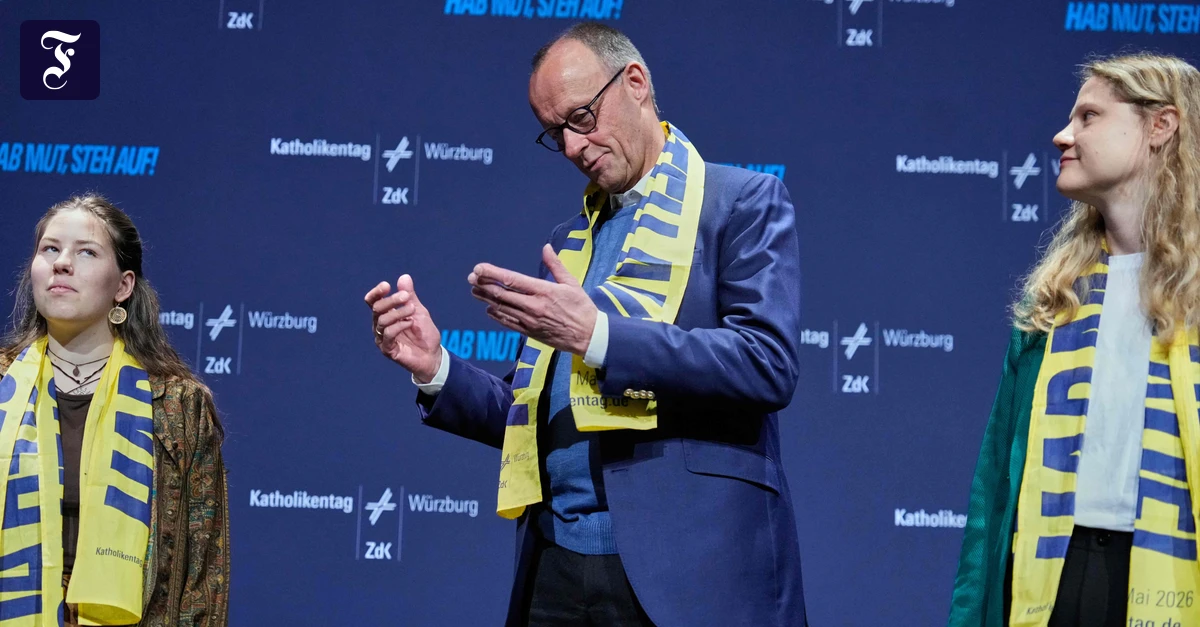 Kanzler beim Katholikentag: Nur beim Gebet weicht er aus