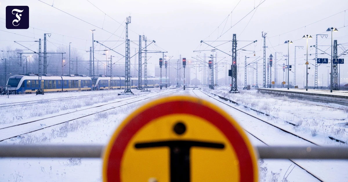 Liveblog zum Schneesturm: Fernverkehr der Bahn ist im Norden wieder angelaufen – mit Einschränkungen
