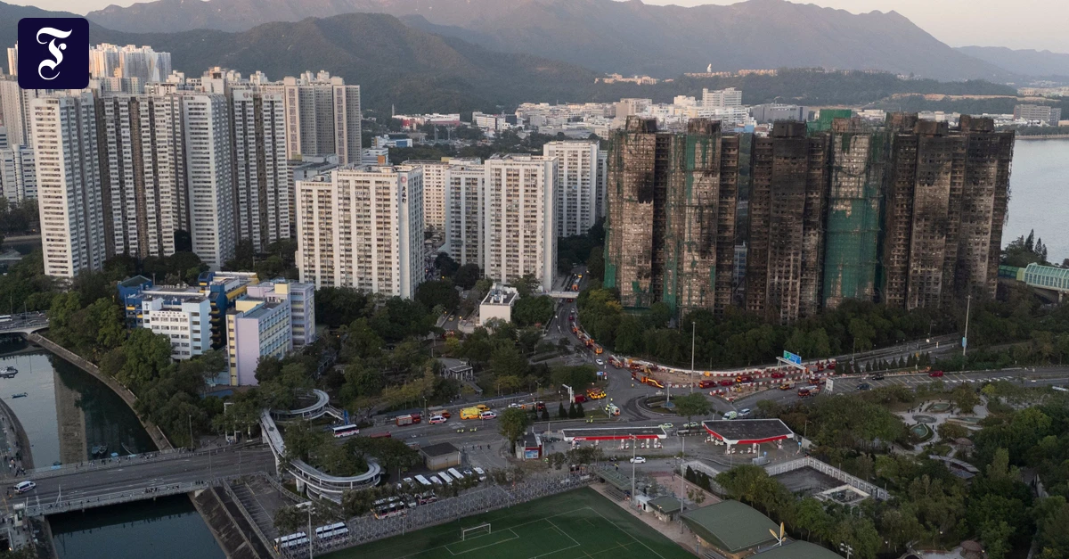Hochhausbrand-in-Hongkong-Die-Styroporplatten-bertrugen-das-Feuer