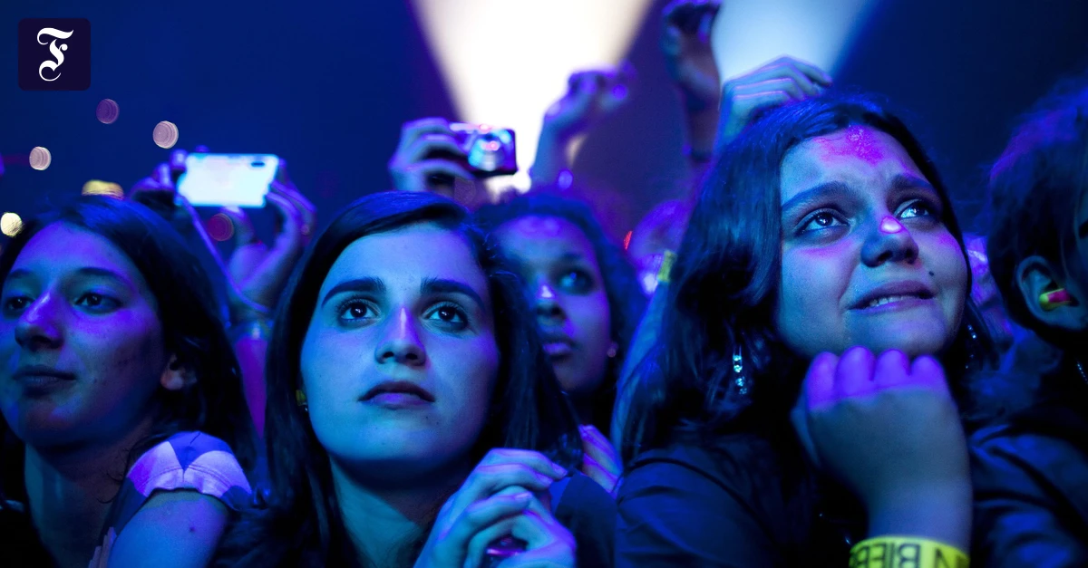 Zwei junge Frauen erzählen: Was vom ersten Schwarm bleibt