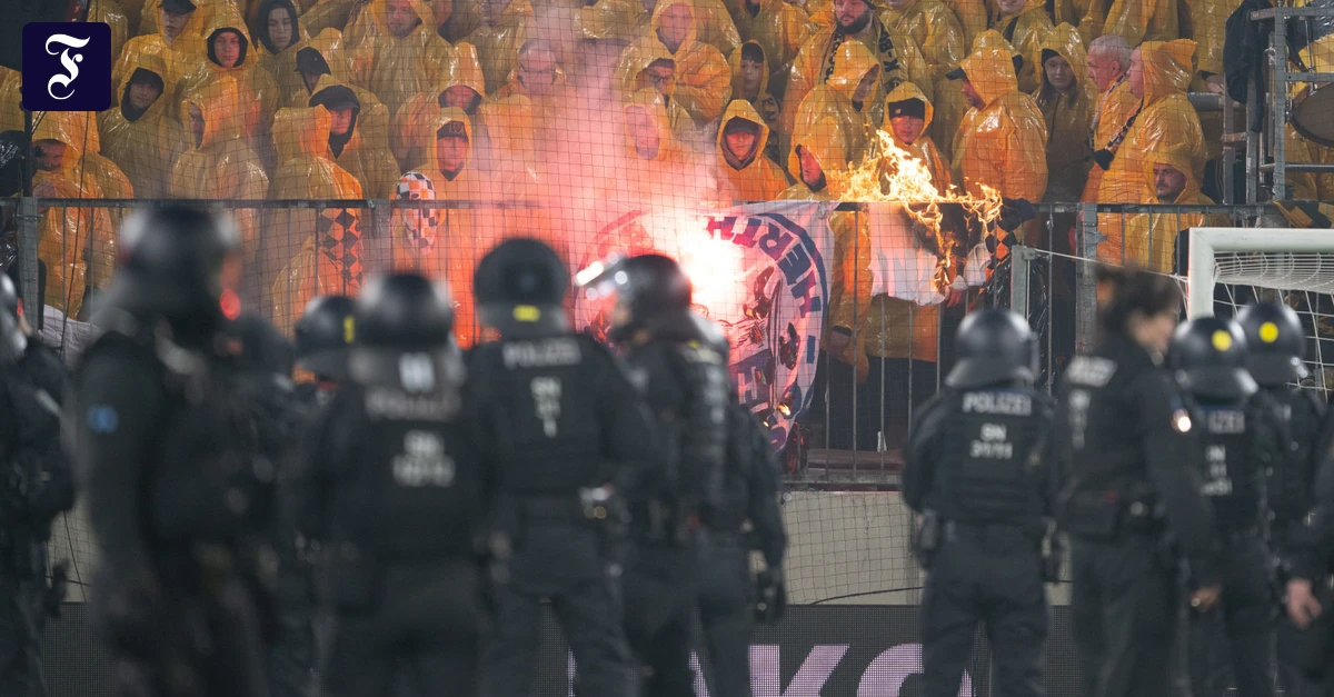 Krawalle in Stadien: Wenn es brennt, sollte das Spiel vorbei sein
