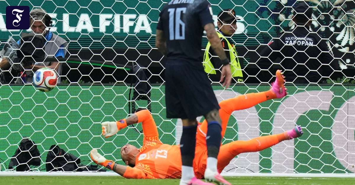 Schwerer Patzer von Muslera: Spanien besiegelt Uruguays WM-Aus