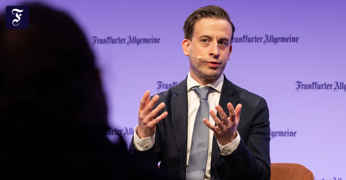 autorien-Chef bei F.A.Z.-Kongress: Drohnen für unsere Sicherheit?