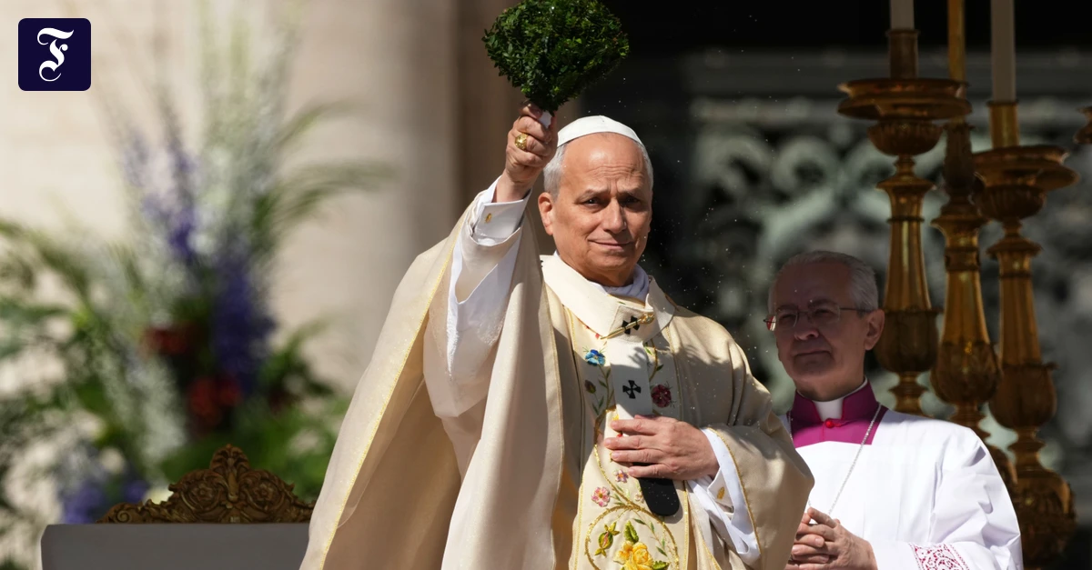 Predigt auf  Petersplatz: Leo XIV. feiert erste Ostermesse