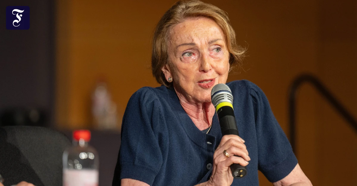 Wegweiserin: Eva Umlauf, eine der jüngsten Überlebenden des Holocaust, las in Gießen aus ihrem Appell-Buch „Genau so fängt es an“. (Ảnh: FAZ.NET)