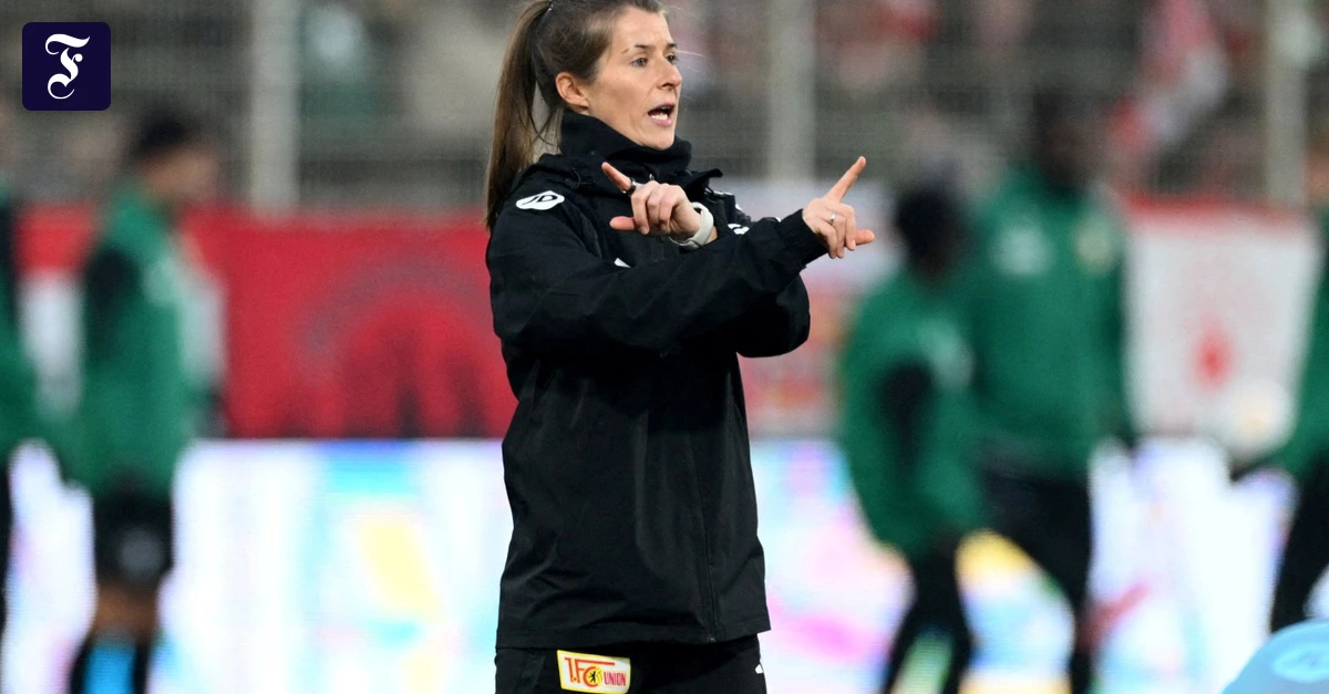 Erste Trainerin in Bundesliga: Experiment mit doppeltem Boden