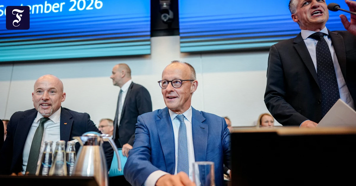 Unionsfraktion: Nur Ralph Brinkhaus greift Merz frontal an