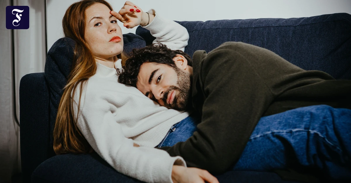 Zusammenziehen-als-Paar-Du-willst-die-Vorh-nge-deiner-Mutter-also-in-unser-Wohnzimmer-h-ngen-