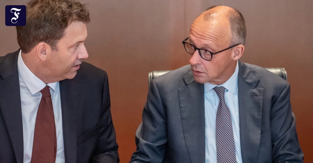 Clemens Fuest und Monika Schnitzer kritisieren Tankrabatt und Preisdeckel