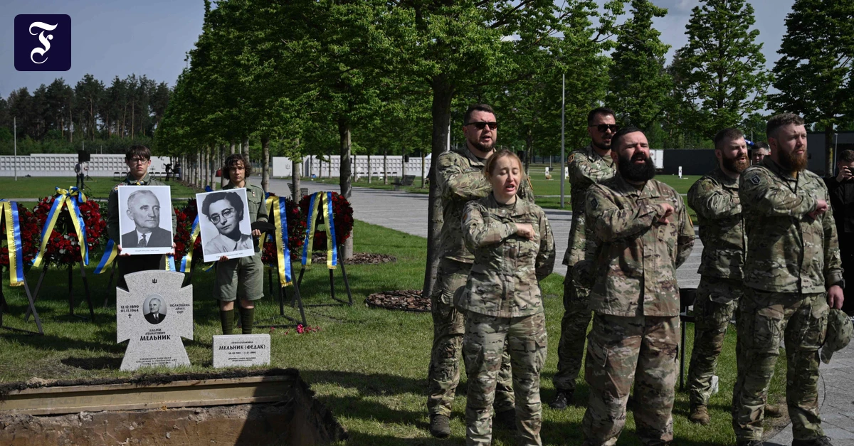 Liveblog Ukrainekrieg: Parlament in Kiew stimmt für umstrittene Gedenkstätte