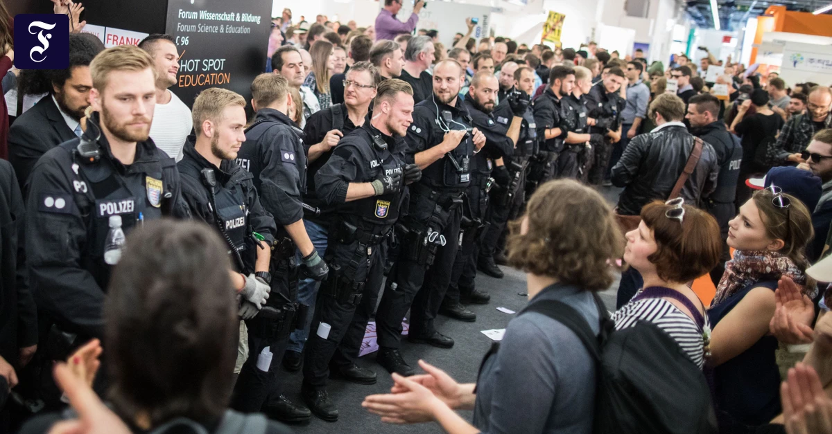 Frankfurt Book Fair 2026: Chewing gum against right-wing books