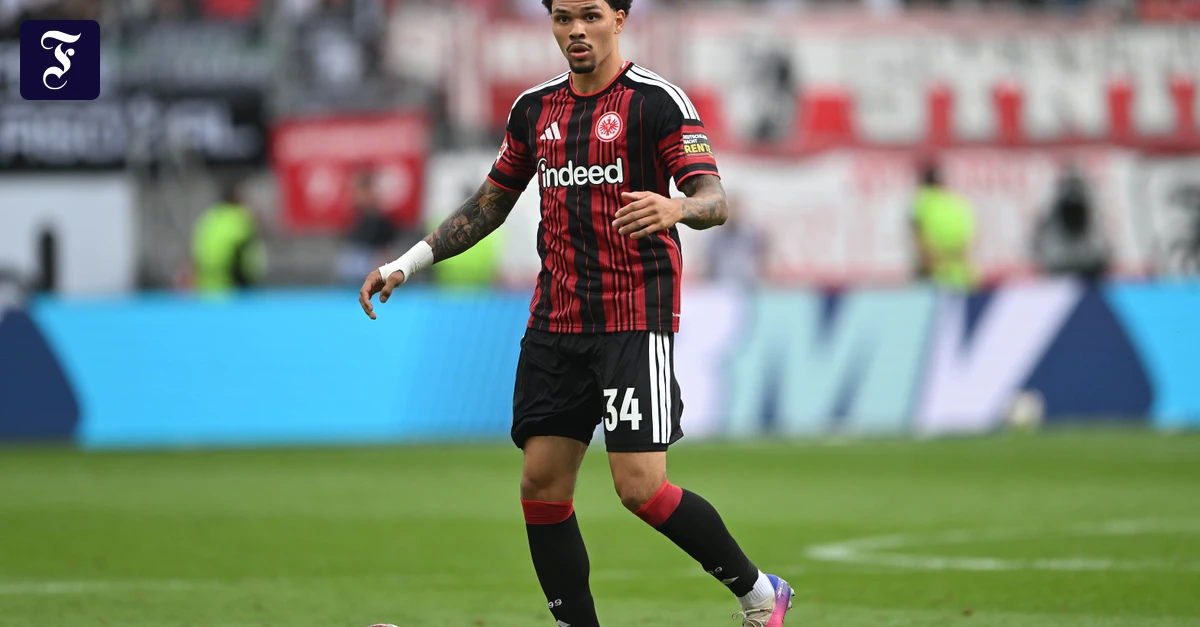 Eintracht Frankfurt trains with U21 players during international break