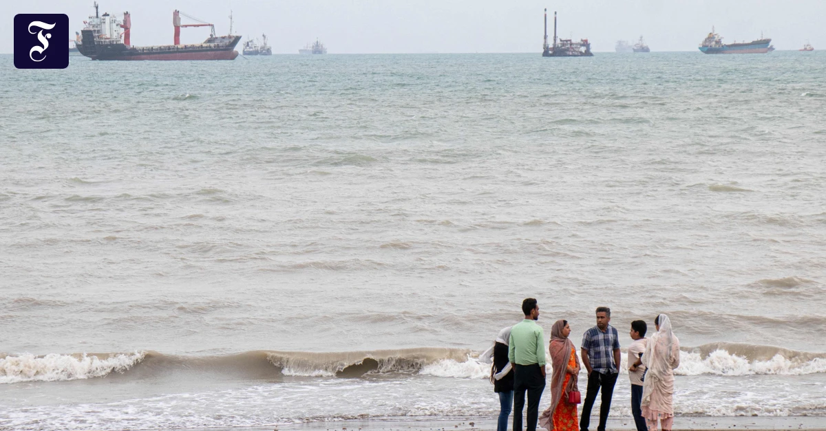 Gulf States Fear Trump Giving Iran Too Many Concessions, Bolster Their Own Defenses