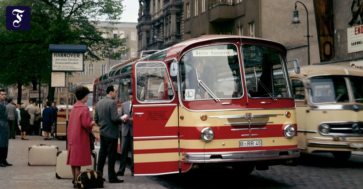 Stuttgarter-Platz-in-Berlin-Die-Anarchisten-f-hrten-Akten-wie-ein-Finanzamt