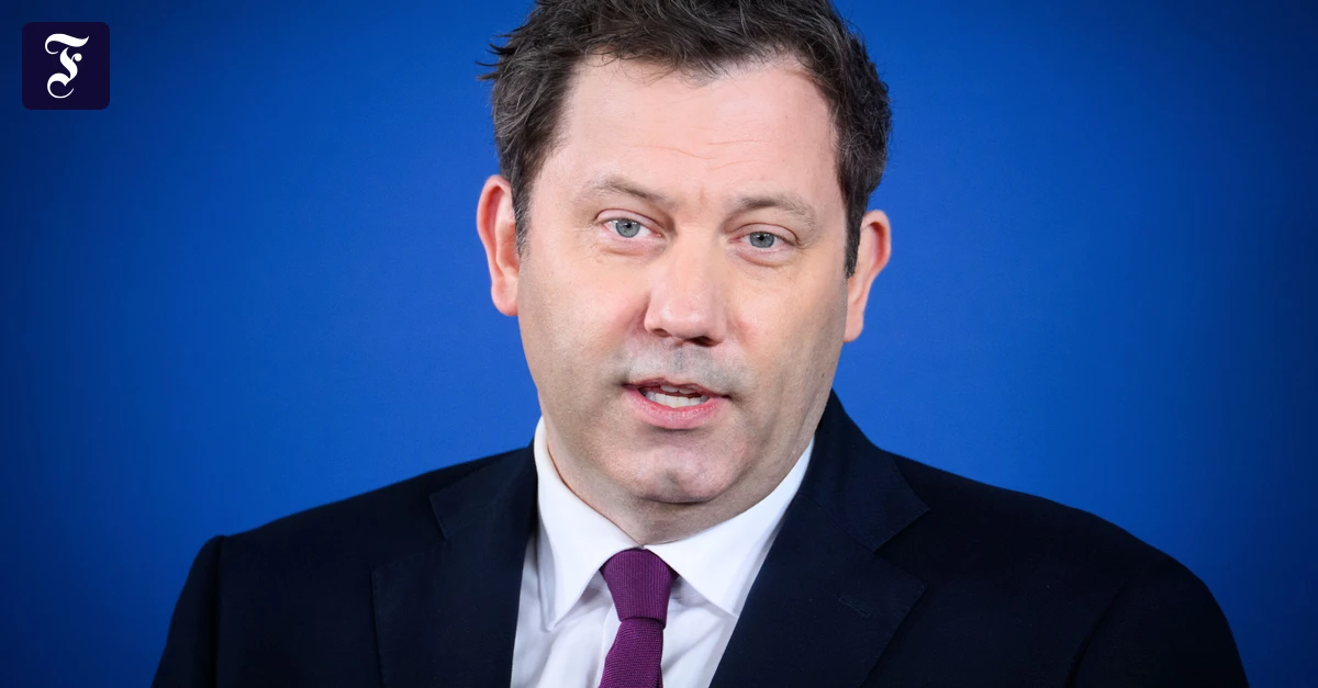 Hohe Spritpreise: Klingbeil fordert Prüfung von Übergewinnsteuer auf EU-Ebene