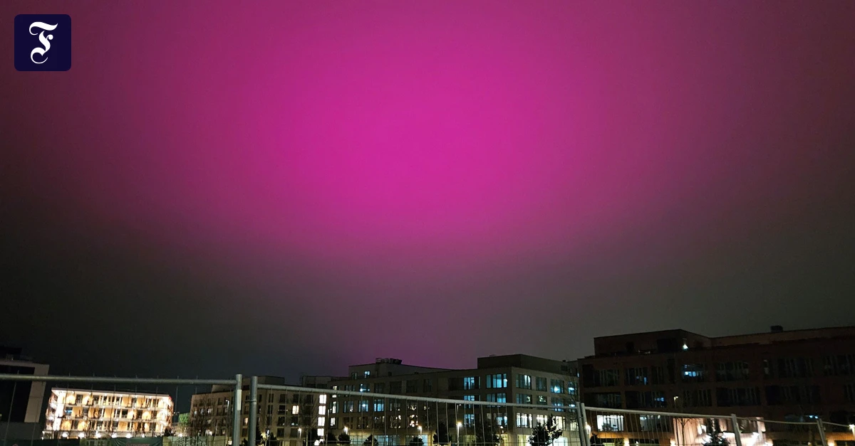 Nachthimmel-Woher-kam-das-violette-Leuchten-ber-Stuttgart-