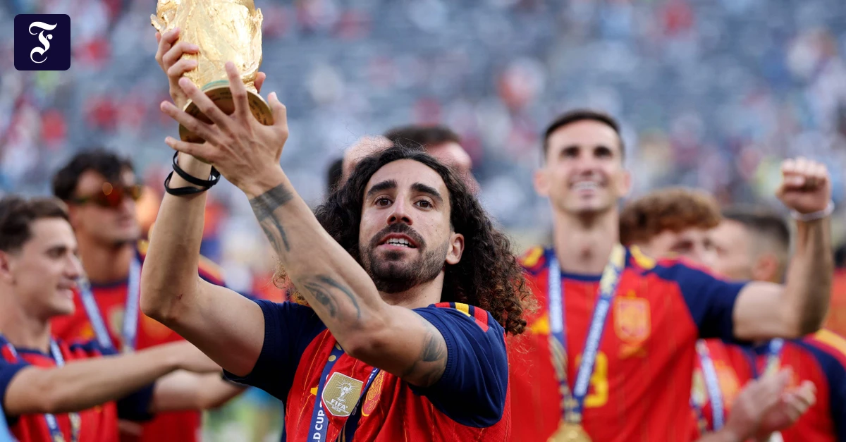 Bald mit de La Fuentes Konterfei: Spaniens Cucurella (Ảnh: FAZ.NET)