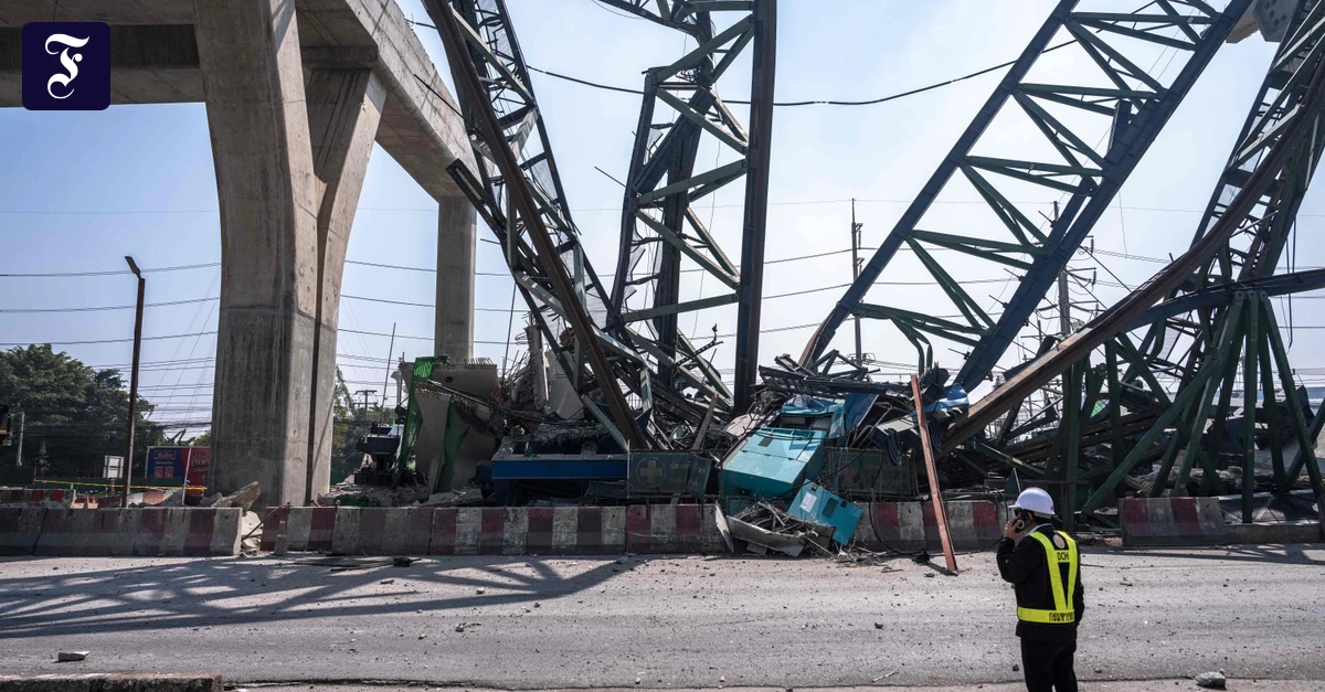 schnellstra-e-getroffen-zwei-tote-nach-kraneinsturz-in-bangkok