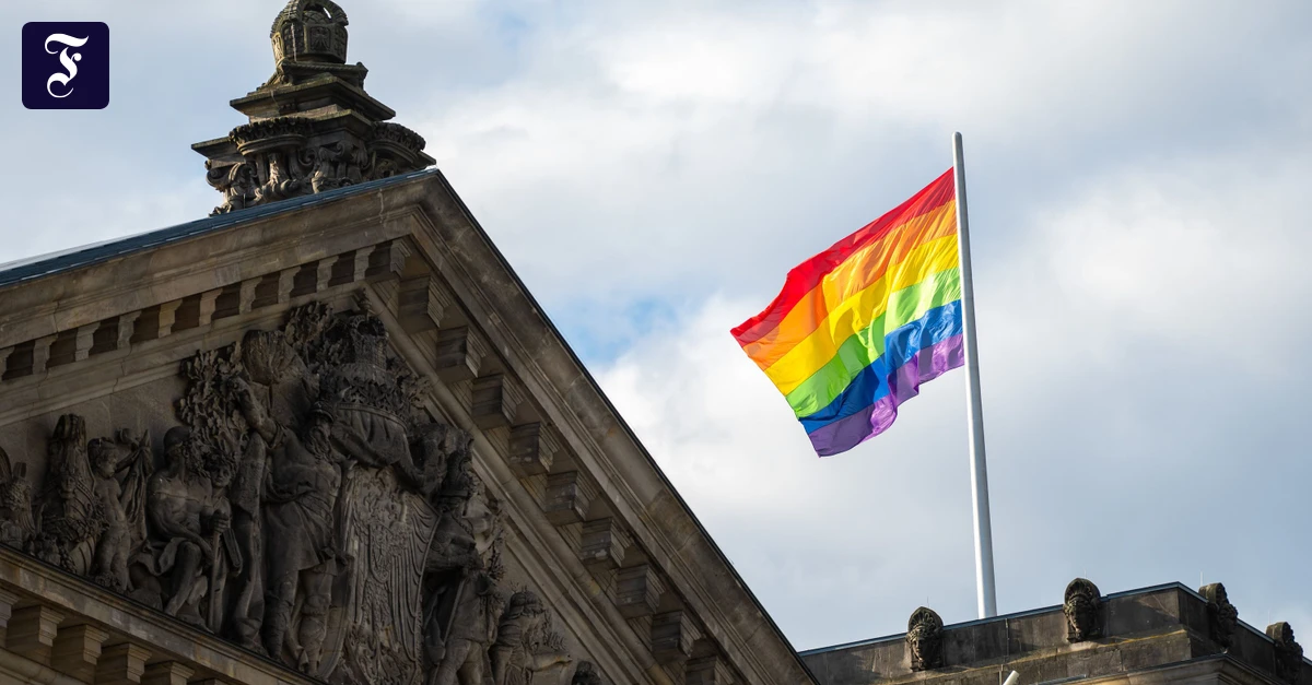 Why is the rainbow flag no longer flown at CSD?