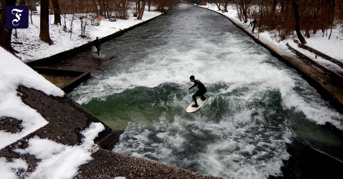 Konflikt-um-Eisbachwelle-Nach-der-Eskalation-rudern-die-Surfer-zur-ck