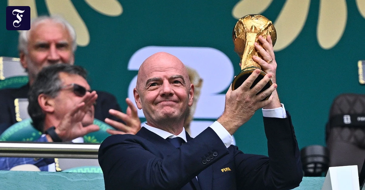 Fu-ball-und-Politik-Eignen-sich-Sportfunktion-re-zur-Gesellschaftskritik-