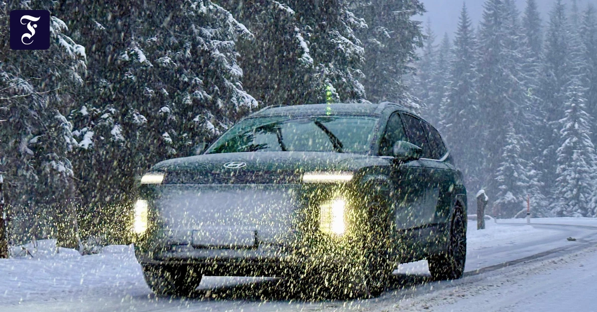 大胆にキュルタイへ：電気自動車で雪の中を旅