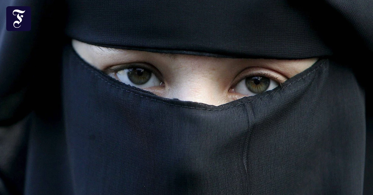 niederlande-das-verbot-der-burka-tritt-in-kraft-faz