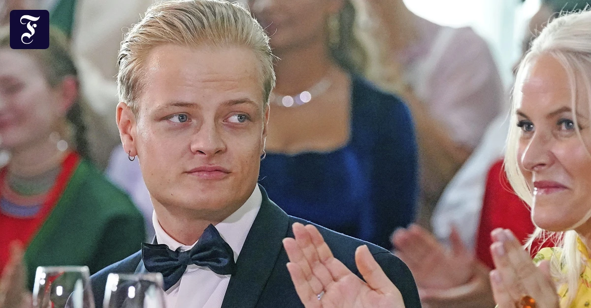 Prozess-gegen-Marius-Borg-H-iby-Der-Sohn-geht-vor-Gericht-die-Mutter-auf-Reisen