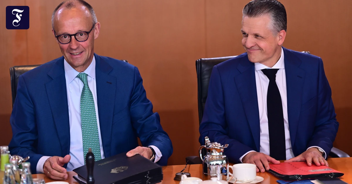 Friedrich Merz và Thorsten Frei vào thứ Ba trước cuộc họp của Bundeskabinett (Ảnh: FAZ.NET)
