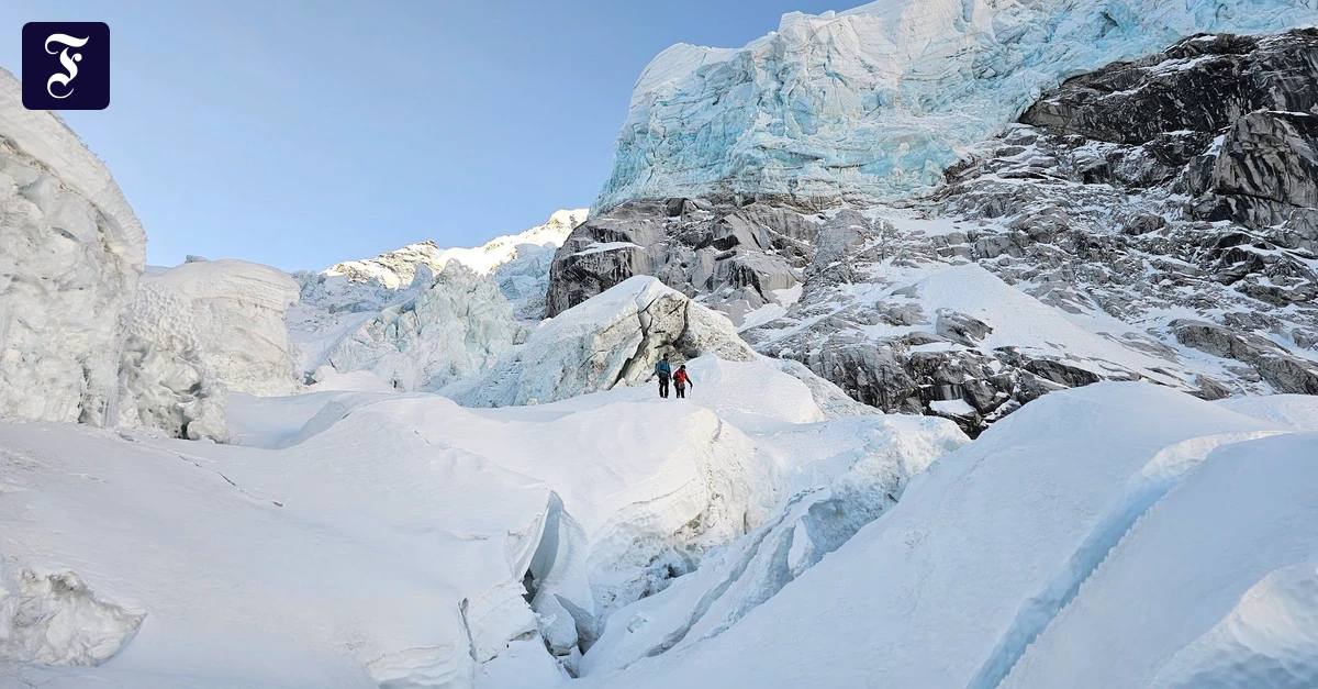 Lhotse Expedition: Anja Blacha’s Diary of Rituals and Extreme High-Altitude Heat