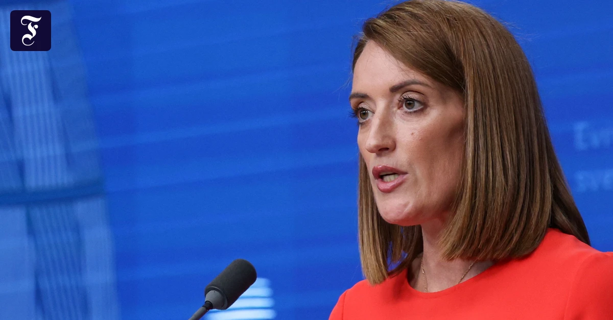 Liveblog Ukrainekrieg: EU verhängt Russland-Sanktionen erstmals für zwölf Monate