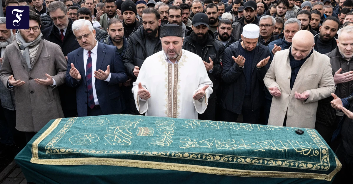 Get-teter-Zugbegleiter-Er-freute-sich-auf-die-Hochzeit-mit-seiner-Verlobten-