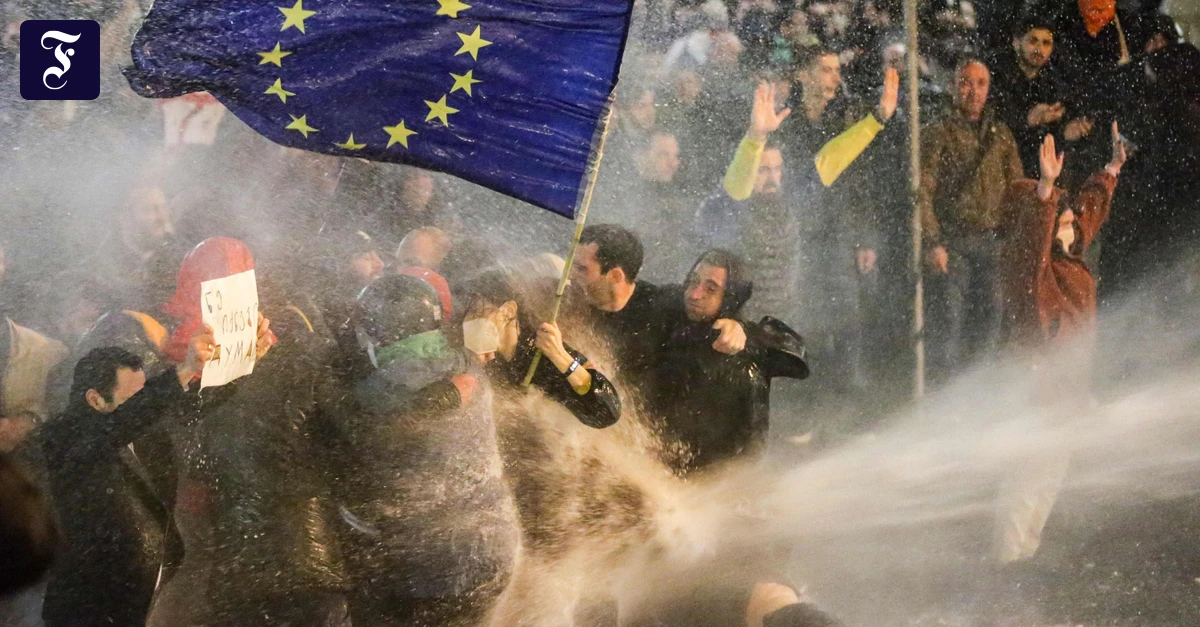 Vorw-rfe-in-Georgien-Mit-einer-Chemiewaffe-gegen-Demonstranten-