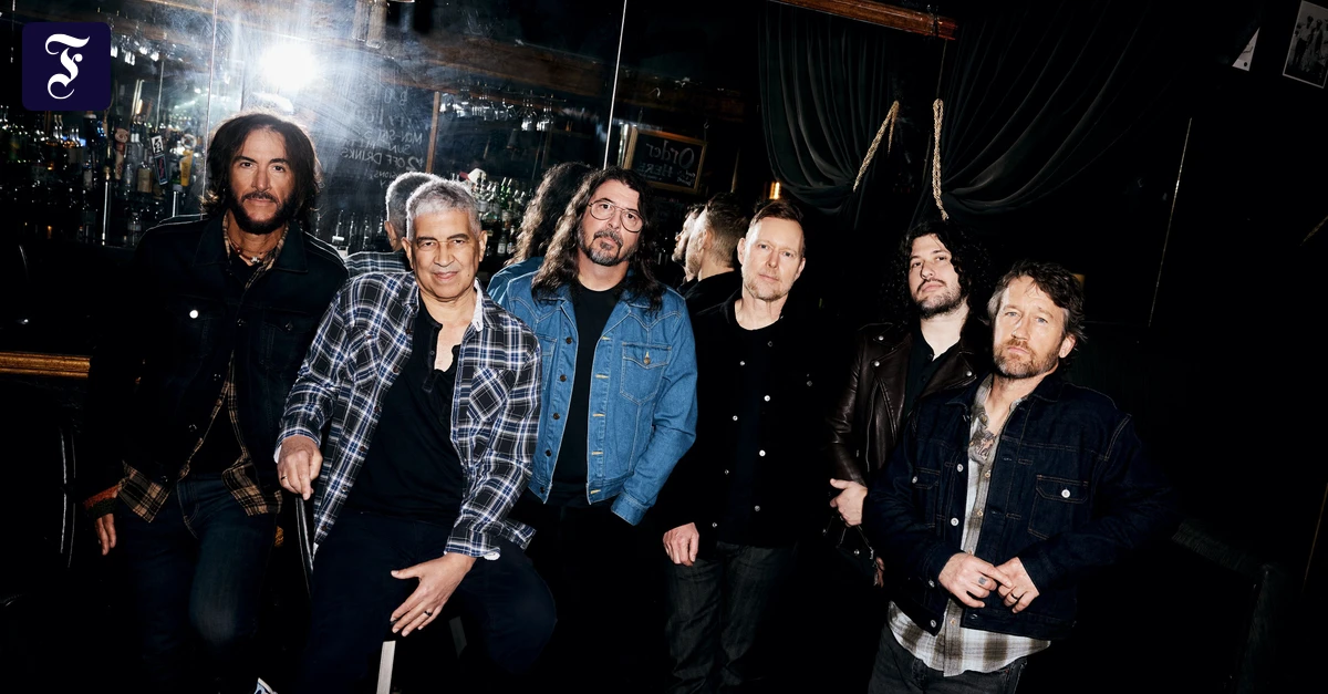 Album-der-Foo-Fighters-ltere-Herren-mit-sch-nem-Spielzeug
