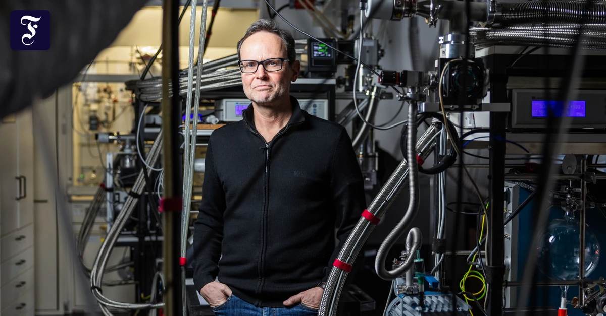 Hexastickstoff-Supermolek-l-f-r-Raketen-und-Energiespeicher-neuen-Typs